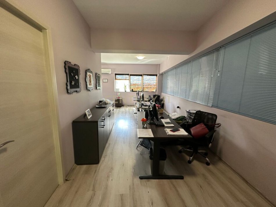 Tirane, jepet me qera magazine Kati 2, 1.600 m² 6.400 € (Prush)