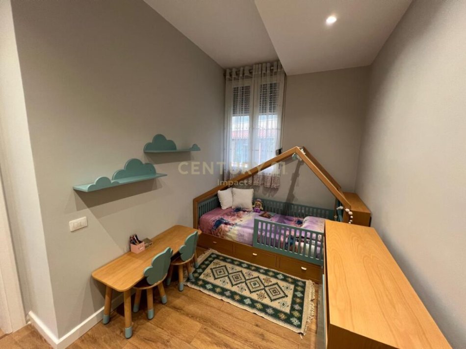 Tirane, shes apartament 3+1 , 108 m² 215.000 € (Liqeni i Thatë)