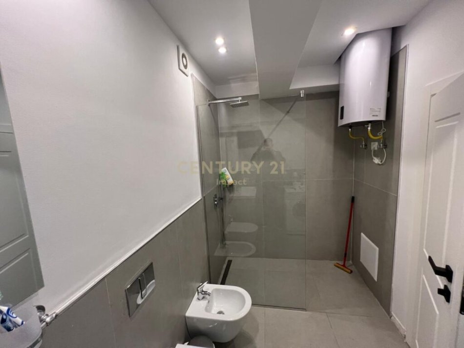 Tirane, shes apartament 1+1+Ballkon , 83 m² 133.000 € (Selitë)