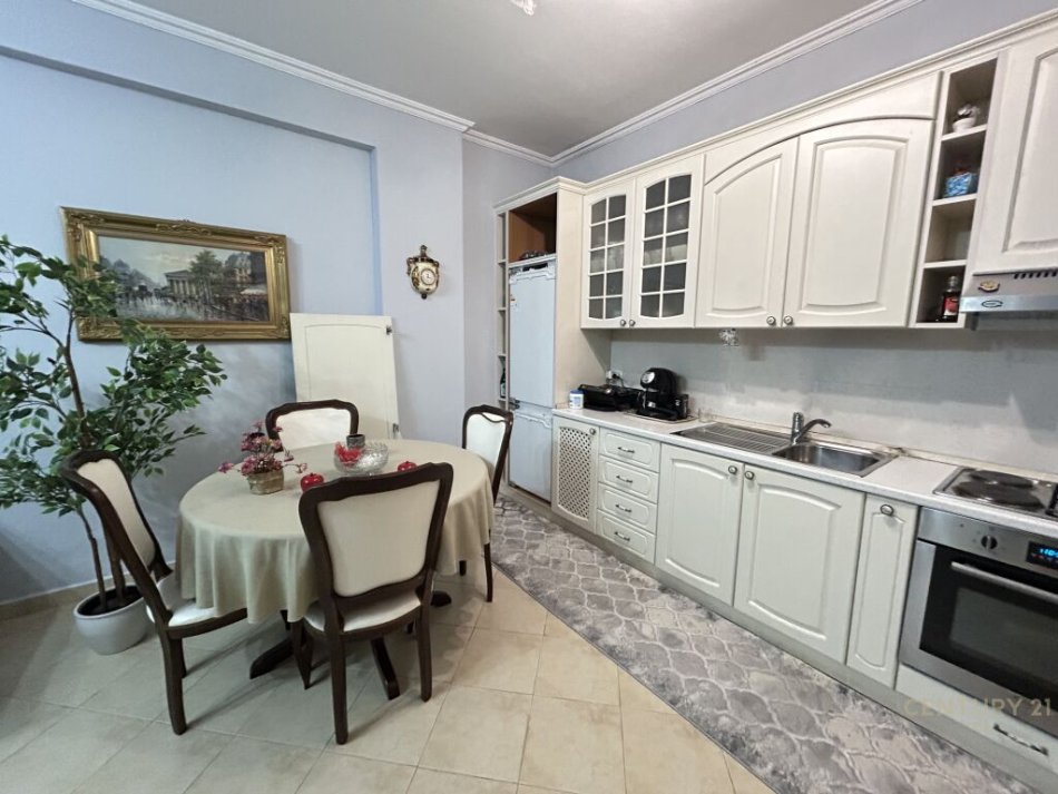 Tirane, shes apartament 1+1+Ballkon , 82 m² 145.000 € (Liqeni i Thatë)