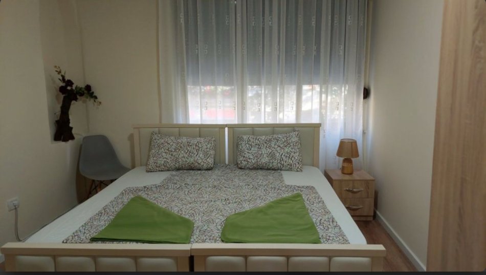 Tirane, jepet me qera apartament 1+1 Kati 1, 70 m² 600 € (myslym shyri)
