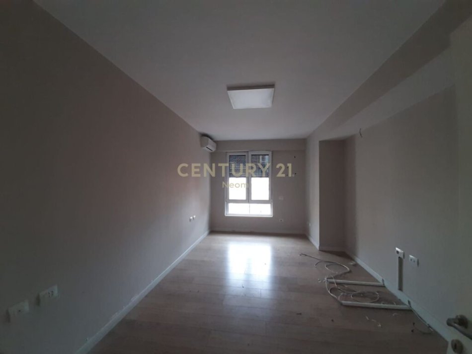 Tirane, jepet me qera apartament 3+1 Kati 8, 173 m² 2.500 € (Myslym shyr)