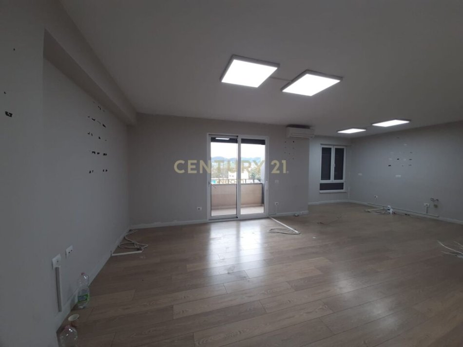 Tirane, jap me qera zyre , 173 m² 2.500 € (Myslym Shyri)