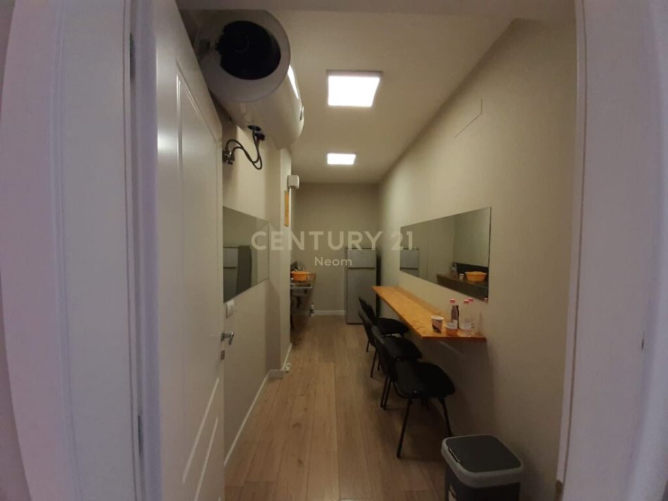Tirane, jap me qera zyre , 173 m² 2.500 € (Myslym Shyri)