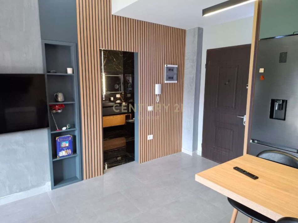 Tirane, jepet me qera apartament 1+1 Kati 9, 56 m² 750 € 