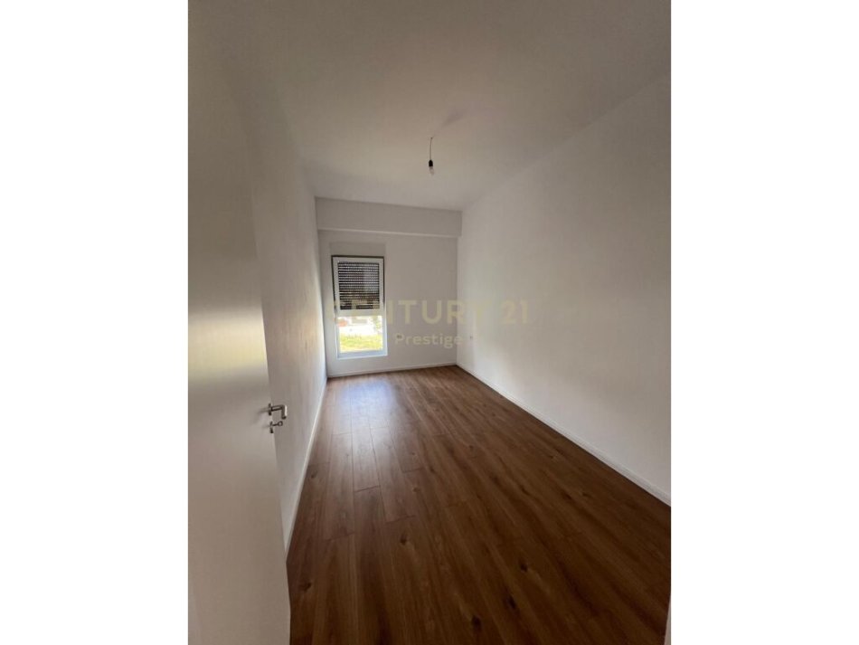 Tirane, shitet apartament 1+1 , 64 m² 91.000 € (ali demi)