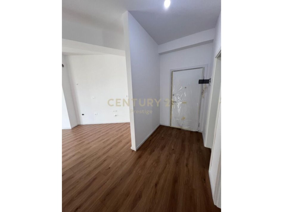 Tirane, shitet apartament 1+1 , 64 m² 91.000 € (ali demi)