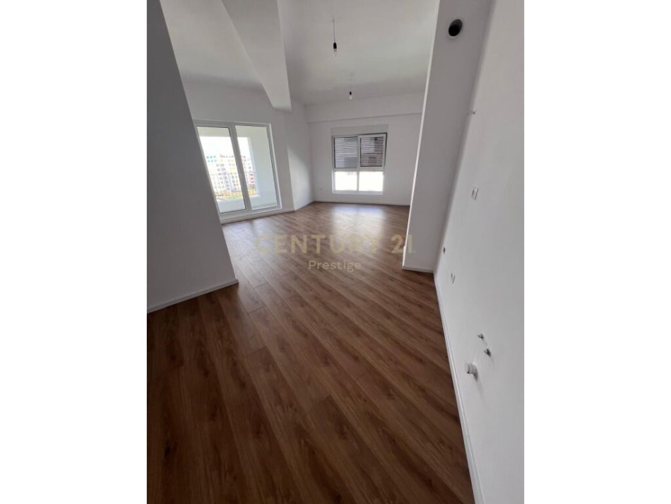 Tirane, shitet apartament 1+1 , 64 m² 91.000 € (ali demi)