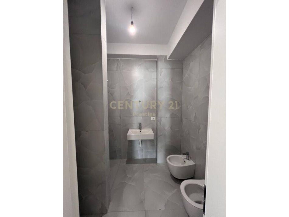 Tirane, shitet apartament 1+1 Kati 5, 61 m² 85.500 € (ALI DEM)