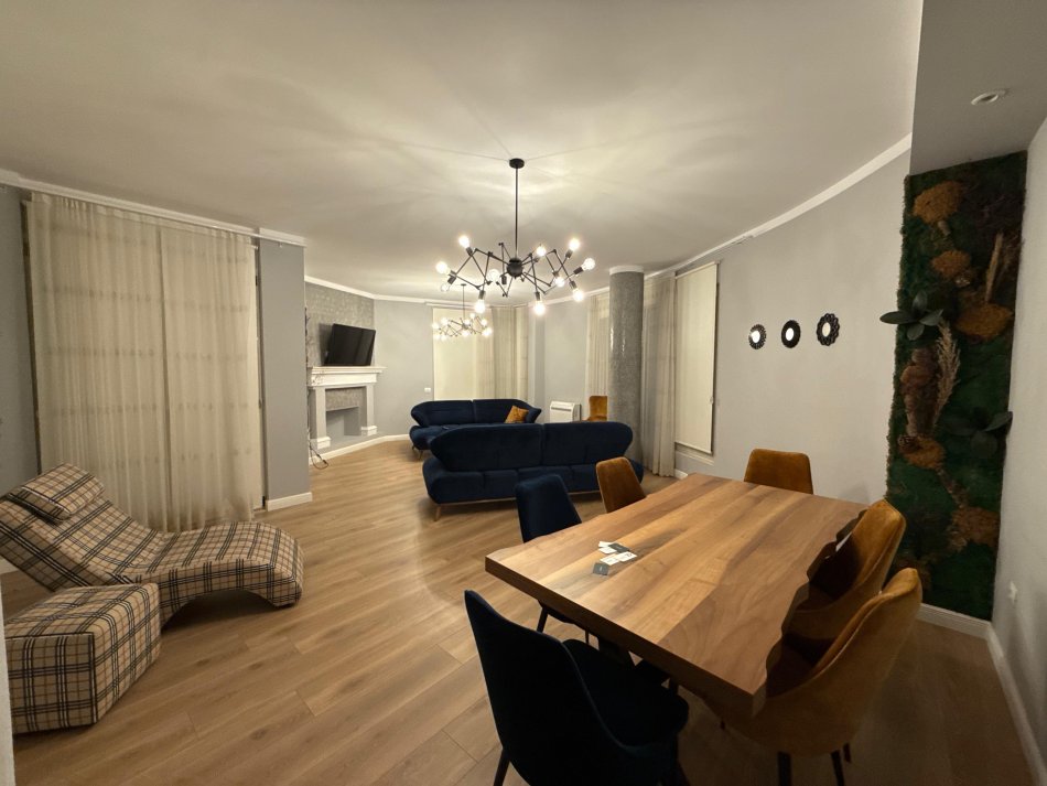 Tirane, jepet me qera apartament 3+1+Aneks+Ballkon Kati 2, 192 m² 1.200 € (Vilat Gjermane)