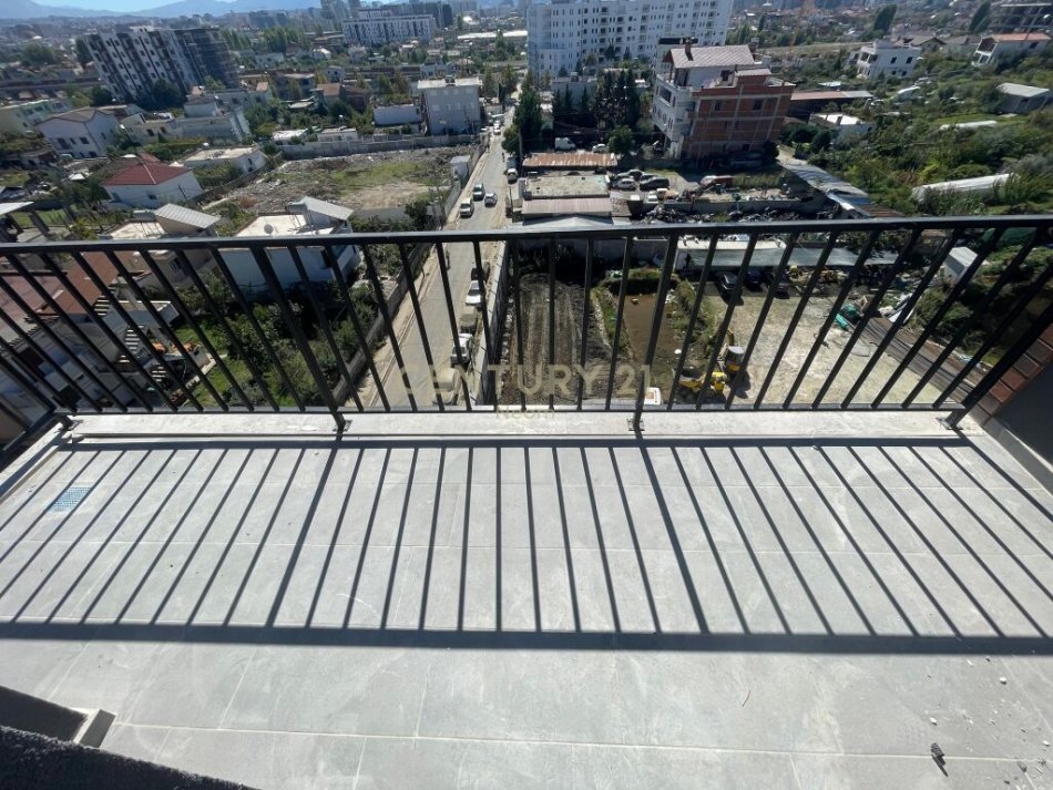 Tirane, shes apartament 2+1+Ballkon Kati 6, 103 m² 123.000 € (prane Bulevardit te Ri)   Neom101737