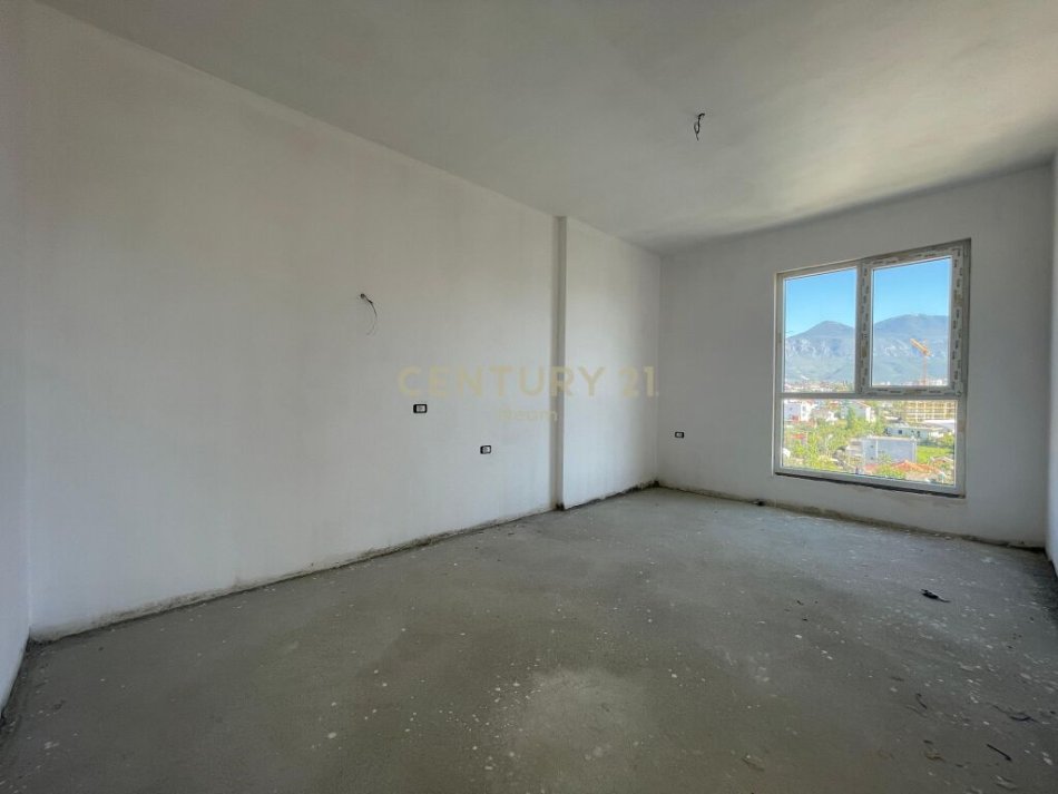 Tirane, shes apartament 2+1+Ballkon Kati 6, 103 m² 123.000 € (prane Bulevardit te Ri)   Neom101737