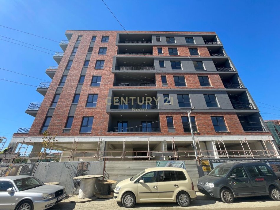 Tirane, shes apartament 2+1+Ballkon Kati 6, 103 m² 123.000 € (prane Bulevardit te Ri)   Neom101737