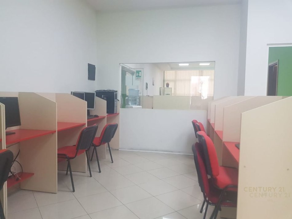 Tirane, shes ambjent biznesi , 139 m² 443.410 € (Rruga e Kavajës)
