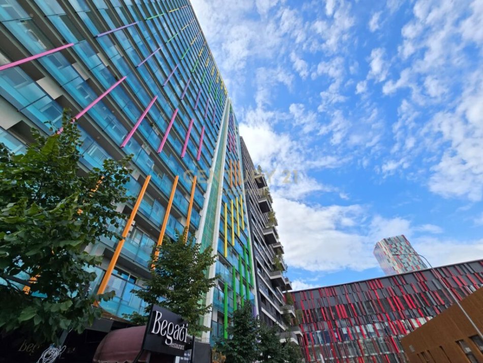 Tirane, shes ambjent biznesi + 2 Poste Parkimi , 300 m² 1.050.000 € (Stadiumi Qemal Stafa)