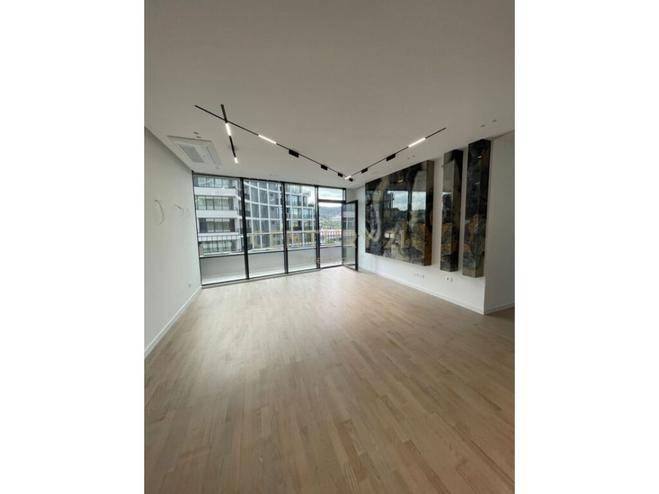 Tirane, jap me qera ambjent biznesi , 145 m² 2.200 € (Liqeni i Tiranës)