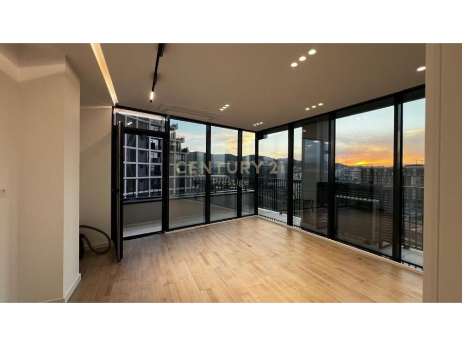 Tirane, jap me qera ambjent biznesi , 145 m² 2.200 € (Liqeni i Tiranës)
