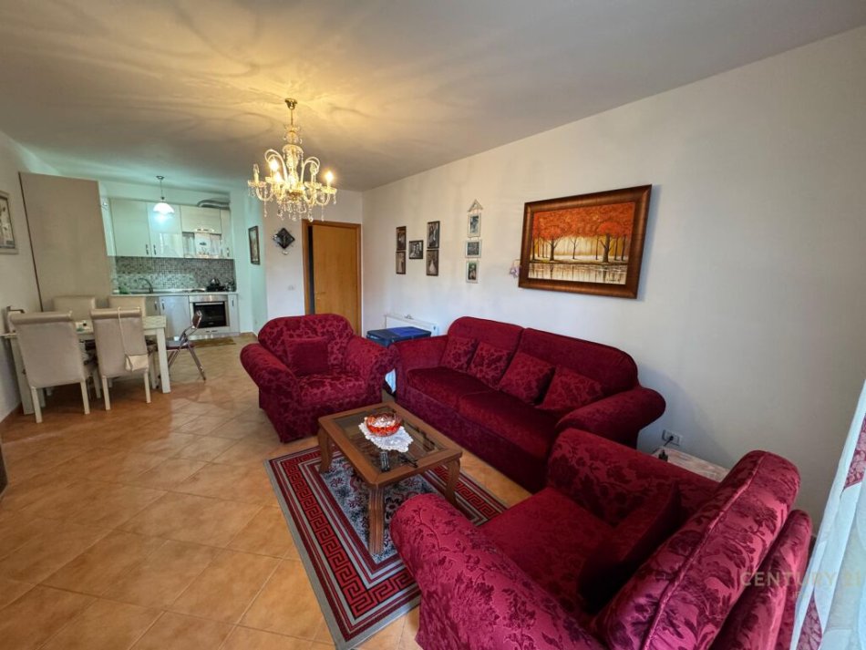 Tirane, jap me qera apartament 2+1 , 90 m² 600 € (Selitë)