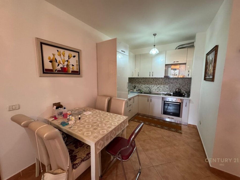 Tirane, jap me qera apartament 2+1 , 90 m² 600 € (Selitë)