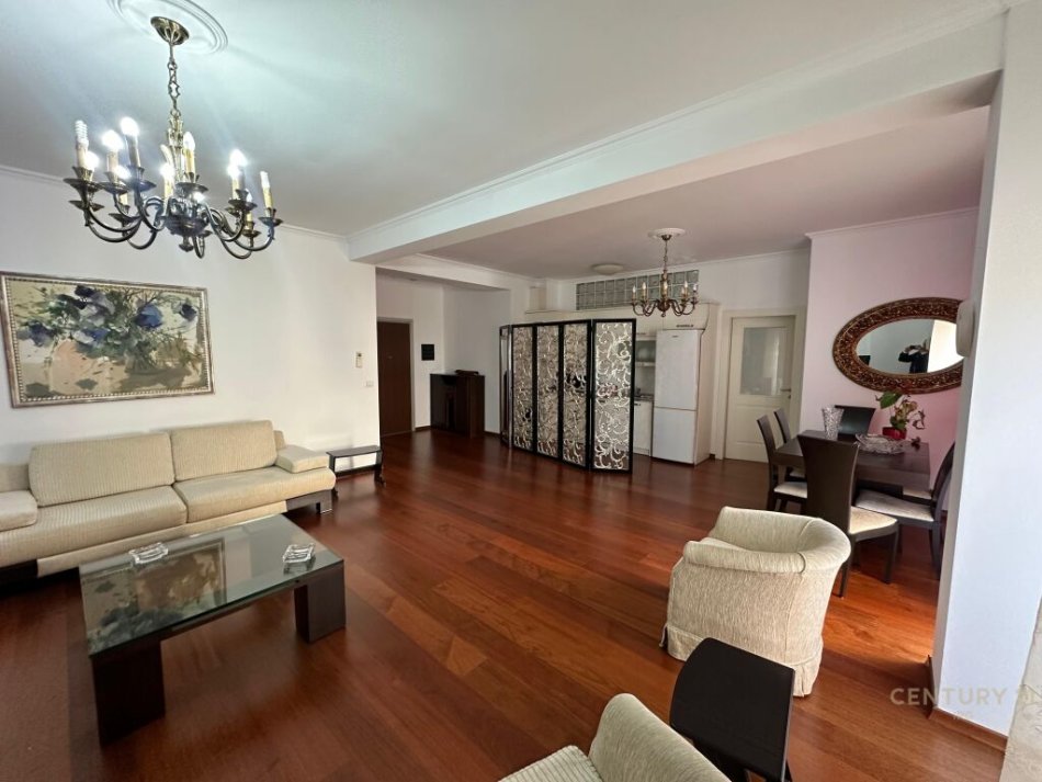 Tirane, jepet me qera apartament 2+1 Kati 5, 155 m² 1.000 € (Rruga Bogdani IRG101758)
