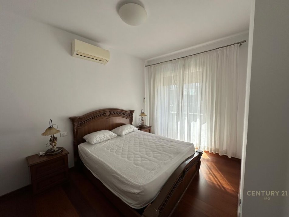 Tirane, jepet me qera apartament 2+1 Kati 5, 155 m² 1.000 € (Rruga Bogdani IRG101758)