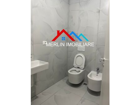 Tirane, jepet me qera apartament 2+1+Ballkon Kati 4, 95 m² 450 € (ALI DEMI)