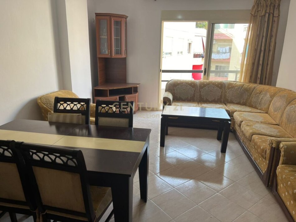 Tirane, shitet apartament 2+1+Ballkon Kati 8, 90 m² 105.000 € (Asrie)