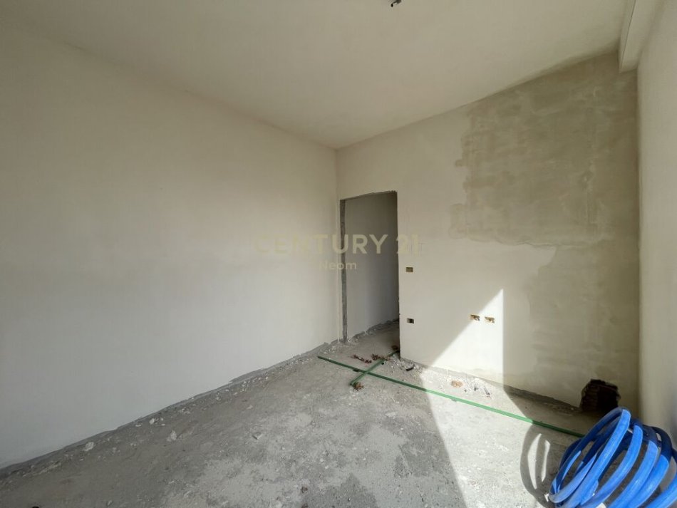 Tirane, shes apartament 1+1 , 70 m² 180.000 € (Rruga e Kavajës)