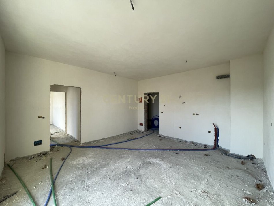 Tirane, shes apartament 1+1 , 70 m² 180.000 € (Rruga e Kavajës)