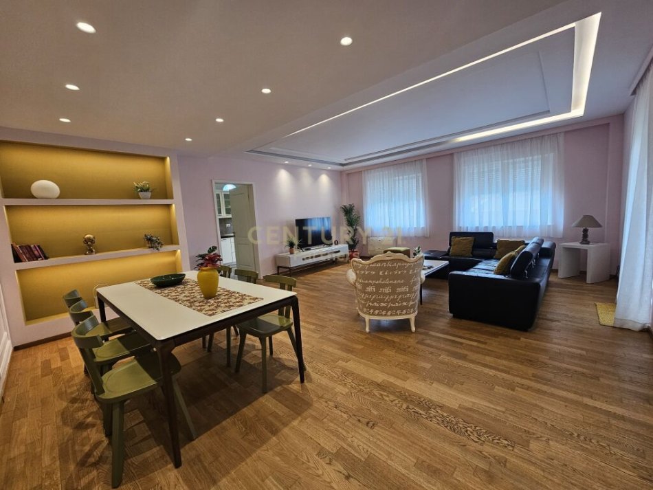 Tirane, shes apartament 3+1+3+POST PARKIMI +Ballkon , 210 m² 450.000 € (Sauk i Ri, TEG)