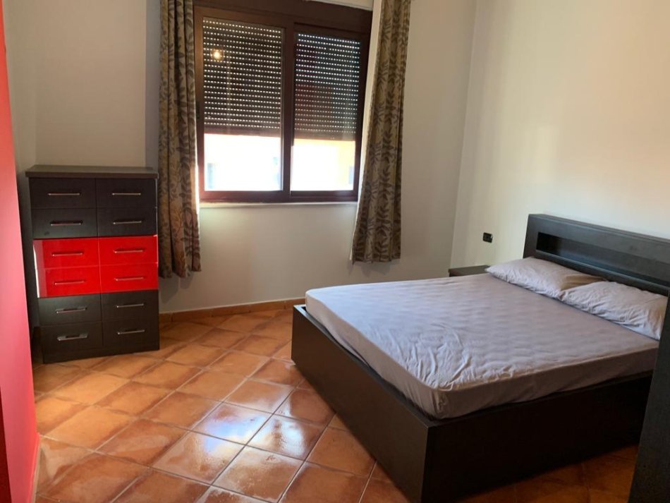 Tirane, jepet me qera apartament 1+1+Ballkon Kati 8, 68 m² 480 € (rruga panorama)