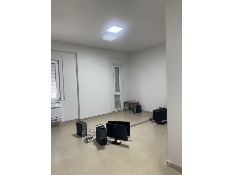 Tirane, jap me qera zyre , 172 m² 2.000 € (Rruga e Kosovarëve)