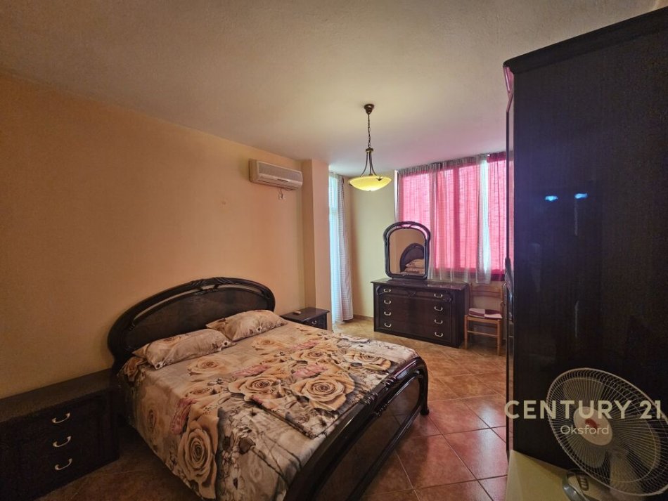 Tirane, jepet me qera Kati 7, 109 m² 700 € (Bulevardi zogu 1)