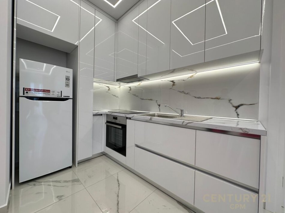 Tirane, jap me qera apartament 1+1 , 72 m² 650 € (Kodra e Diellit)