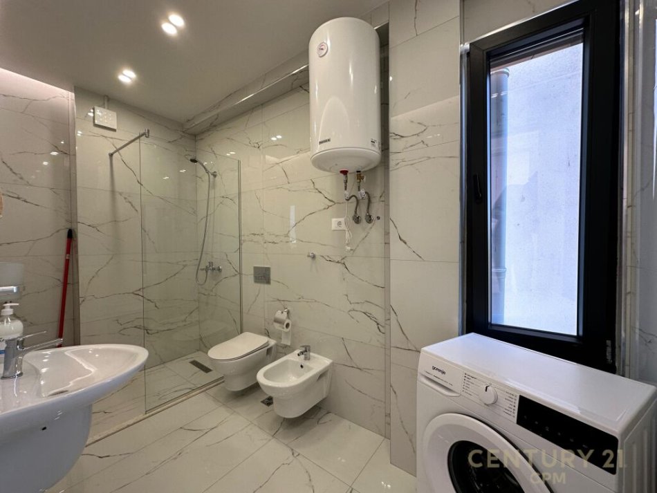 Tirane, jap me qera apartament 1+1 , 72 m² 650 € (Kodra e Diellit)