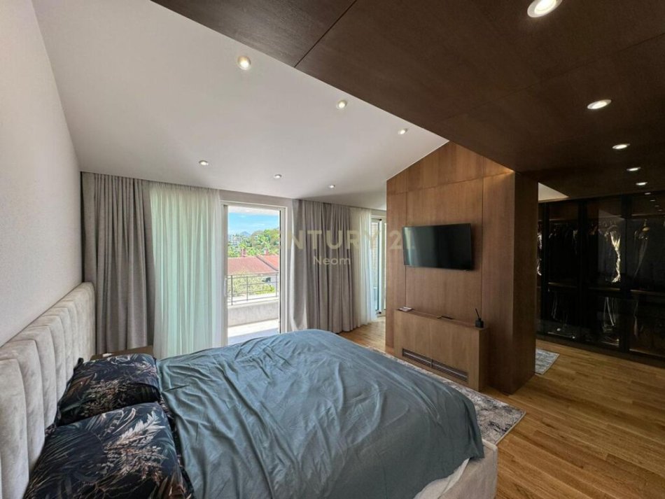 Tirane, shitet Vile 3+1 Kati 3, 340 m² 880.000 € (kodra e diellit)