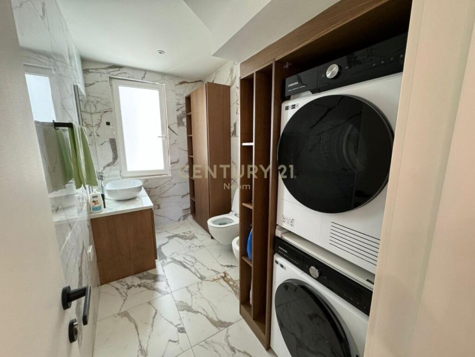 Tirane, shitet Vile 3+1 Kati 3, 340 m² 880.000 € (kodra e diellit)
