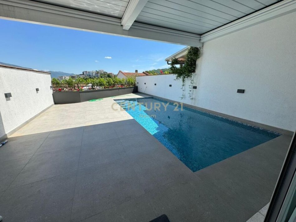 Tirane, shitet Vile 3+1 Kati 3, 340 m² 880.000 € (kodra e diellit)