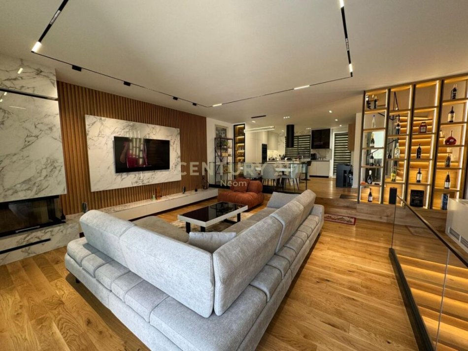 Tirane, shes Vile , 340 m² 880.000 € (Kodra e Diellit)
