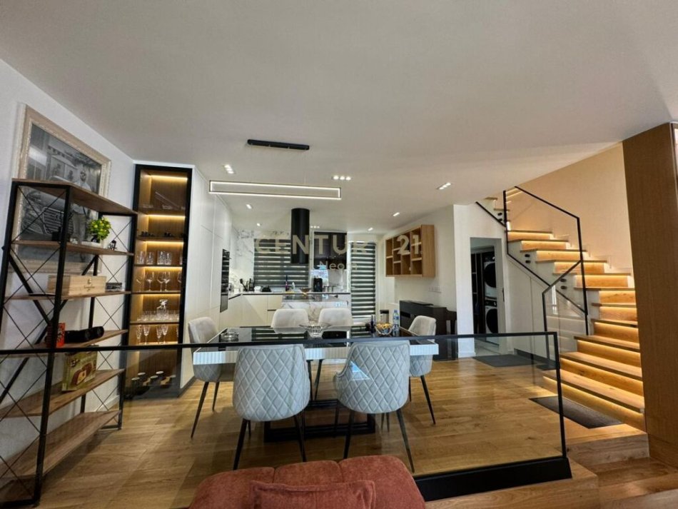Tirane, shitet apartament 3+1 Kati 3, 340 m² 880.000 € (kodra e diellit)