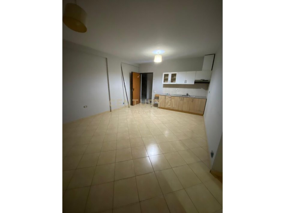 Tirane, jepet me qera apartament 2+1 Kati 3, 87 m² 500 € (Don Bosko ABITAT101875)