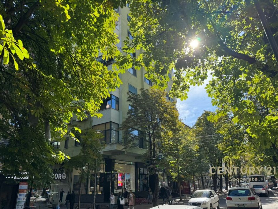 Tirane, shitet ambjent biznesi Kati 1, 400 m² 1.500.000 € (BLLOK)