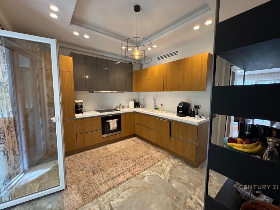 Tirane, shes Vile , 348 m² 1.300.000 € (Sunrise Residence,Tirana, Qendra Tregtare TEG)