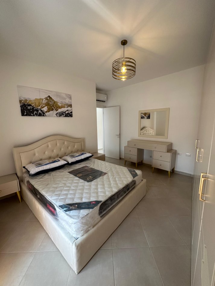 Tirane, jepet me qera apartament 2+1 Kati 6, 100 m² 600 € (Karl gega stacioni trenit)