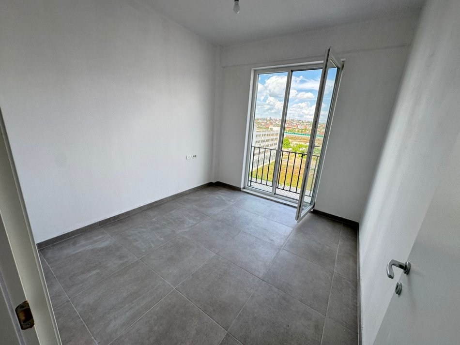 Tirane, jepet me qera apartament 2+1 Kati 7, 80 m² 400 € (rruga 5 maji)