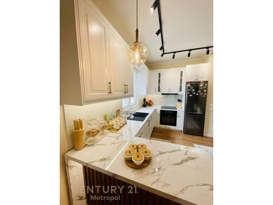 Tirane, jepet me qera apartament 2+1 Kati 6, 112 m² 1.200 € (komuna e parisit)