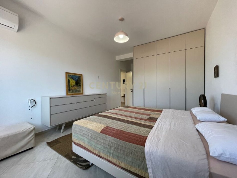 Tirane, jepet me qera apartament 2+1 Kati 4, 115 m² 900 € (Liqeni i thate)