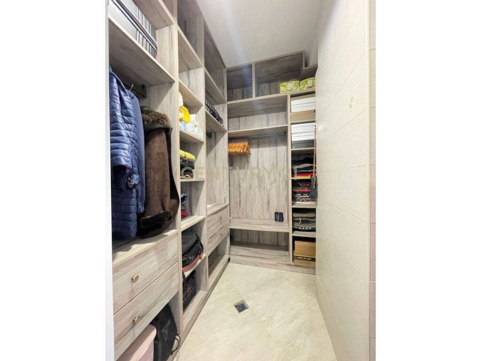 Tirane, jap me qera apartament 2+1+Ballkon , 115 m² 900 € (Liqeni i Thatë)