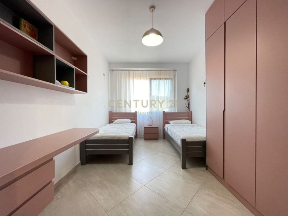 Tirane, jap me qera apartament 2+1+Ballkon , 115 m² 900 € (Liqeni i Thatë)