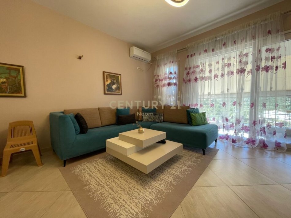 Tirane, jepet me qera apartament 2+1 Kati 4, 115 m² 900 € (Liqeni i thate)